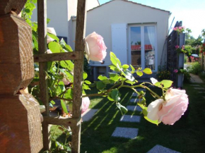 15mn à pied OCÉAN STUDIO avec Vrai lit LINGE FOURNI JARDIN